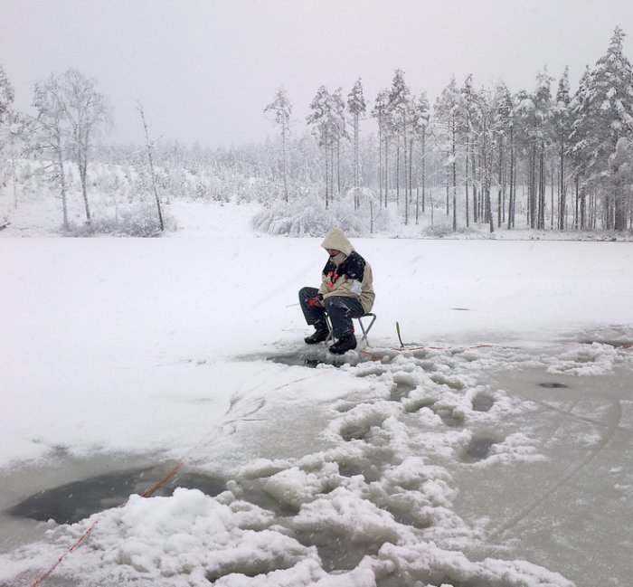 Vánice na zamrzlém jezeře
