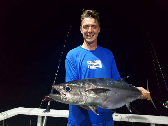tuňák jednobarvý - dogtooth Úplně čerstvé sashimi