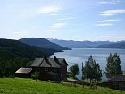 Vollen - pohled na domek a fjord