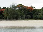 Terres Rouges - pobrezi ostrova