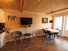 Apartmá 4A/4B - kuchyně, jídelní stůl