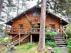 Afognak lodge - centralni srub s jidelnou a spolecenskou mistnosti