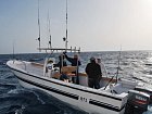 rybarska lod delky 8,8 m s centralnim pultem a 2x motorem 40-80 HP je vhodna pro 2-4 rybare