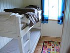 domek Neshamn - loznice s patrovou posteli