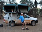 terenni automobil - camper pro 4 osoby se skladacimi stany na strese, lednici...