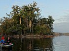 cesta na rybarske lodi ricnimi lagunami a rameny