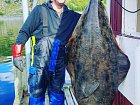 trofejni halibut z Korsfjorden uloveny v cervenci