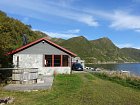 domek Yttereidet na brehu fjordu