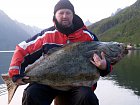 cervencovy halibut ze Sor Tverrfjordu