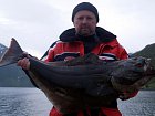 halibut uloveny 200 m od kotviste lodi v Sor Tverrfjordu