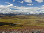 srpen - pohled na udoli reky McLaren od Denali Highway