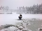chumelenice na mirne zamrzlem jezere v Hokensas