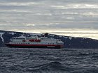pobrezni vyhlidkova lod - Hurtigruta v Batsfjordu, pulnoc v cervnu