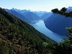 Chilliwack lake pri pohledu z hrebene