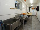 místnost na zpracovani ulovku v suterenu domku
