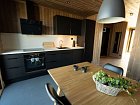 Rishoyhamn - domek pro 4 osoby - kuchyne s jidelnim koutem
