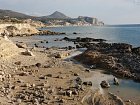 ostrov Kos, liduprazdne plaze mezi skalami na severnim pobrezi