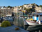 Symi - mesto bohatlo od stredoveku stavbou lodi