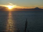 Cook Inlet - zatoka mezi poloostrovem Kenai a pevninou a v pozadi mt.Redoubt