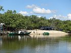 stanovy tabor na ricni plazi na pritoku reky Orinoko