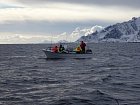 Druhá posádka v ústí našeho fjordu