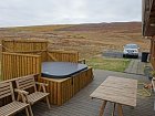 chata Reykjedalsa Lodge, terasa s relaxacnim bazenkem