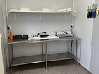 Neverfjord - filetovací místnost - stul na balení úlovku