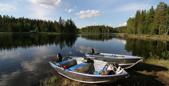 lode na prutocnem jezere - rece nad pereji lode na prutocnem jezere - rece nad pereji