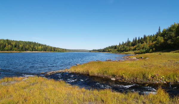 prutocne jezero a potok pred loveckou chatou