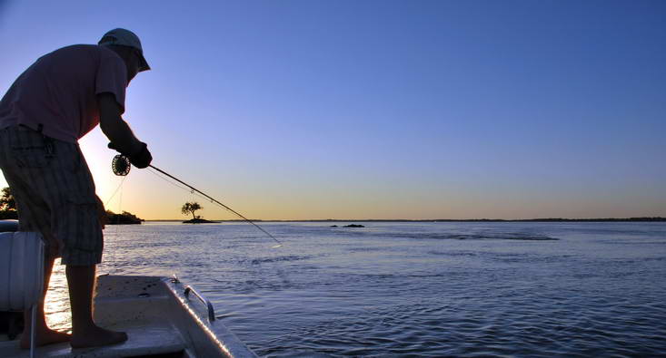 vecerni muskareni z lode na rece Parana vecerni muskareni z lode na rece Parana