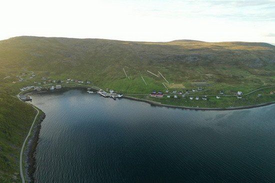 Osada Akkarfjord na severovýchodním cípu ostrova Soroya