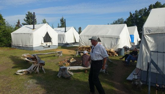 Mulchatna River Camp - jidelni stany, kuchyne a ohniste