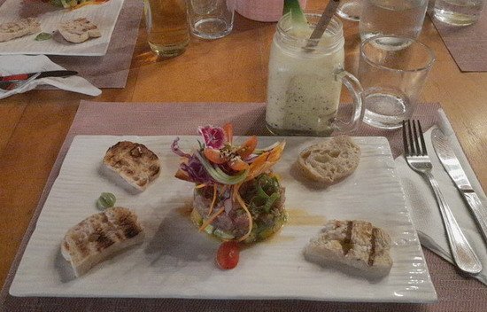 tartar z tunaka s avokadem a mangem tartar z tunaka s avokadem a mangem