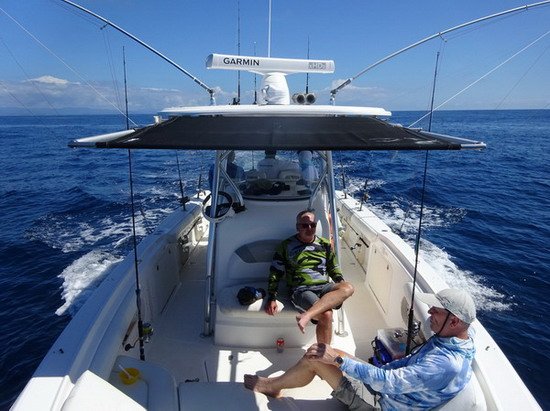 trolling a relaxace na palube lode Boston Whaler trolling a relaxace na palube lode Boston Whaler