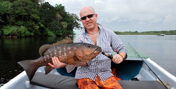 chnapal z ricni laguny v Gabonu
