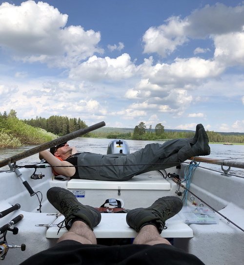 poledni relax - cerven na jezere Avatrask