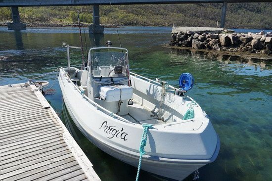 Lod Hansvik s 60 HP motorem Lod Hansvik s 60 HP motorem