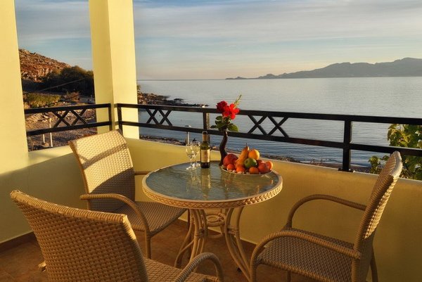 vyhled z terasy apartma Charaki vyhled z terasy apartma Charaki