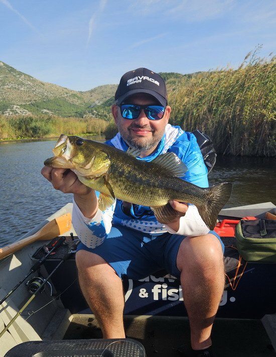 48 cm bass ulovený na SG worm 48 cm bass ulovený na SG worm