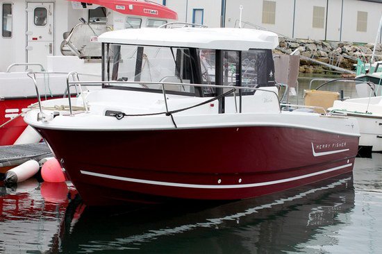 lod Merry Fisher - Jeanneau 7,5 m s plne vybavenou kabinou a motorem 150 HP