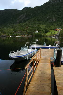 lod Kvaerno 19ft s echo-GPS-plotter a motorem 40-50 HP lod Kvaerno 19ft s echo-GPS-plotter a motorem 40-50 HP