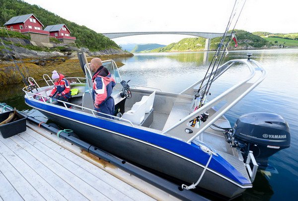 Helgeland Ferie - pohled na domky od mola