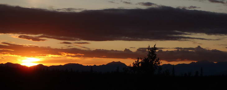pulnocni slunce na Denali Highway pulnocni slunce na Denali Highway