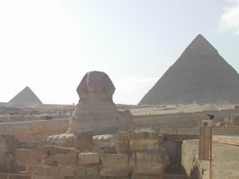 Sfinga a pyramidy v Gize