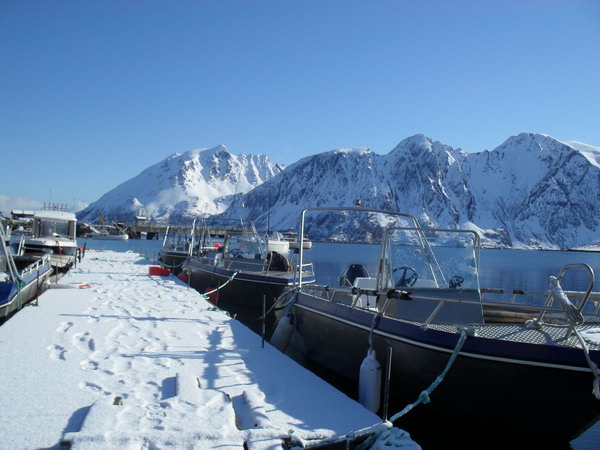 Duben - molo v Sor-Tverrfjordu