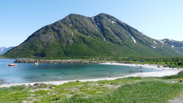 pisecna plaz mezi Sor Tverrfjord a Sandland, cerven