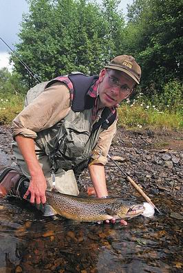 storsjo_trout_pose storsjo_trout_pose