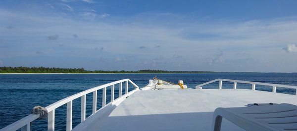 mezi ostrovy jednoho z maledivskych atolu