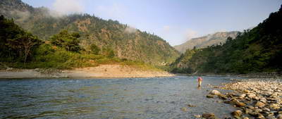 rybareni na rekach podhuri Himalaje