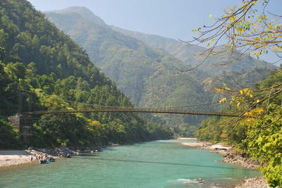 reka Saryu - lanovy most reka Saryu - lanovy most